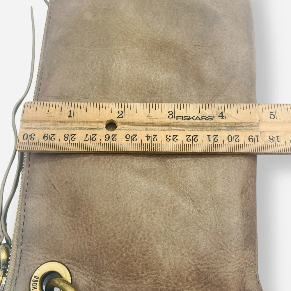 Hobo International Vida Wristlet Gray Leather Clutch Purse‎ Wallet
